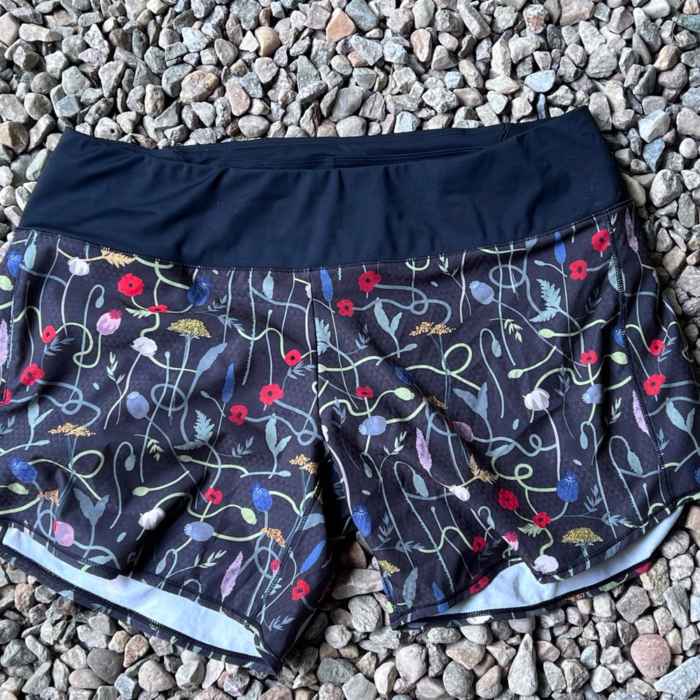 Oiselle Long Roga Shorts - Wyld Flower / 12
Worn once, bought the wrong size